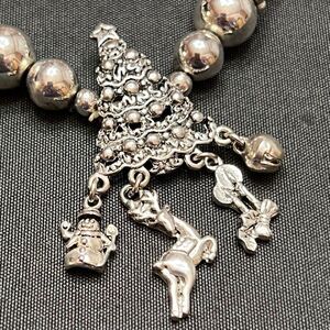 Christmas Charm Bracelet silver-tone beaded stretch tree reindeer candle snowman